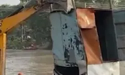 घाटों पर नहाती महिलाओं की वीडियो बनाने से नाराज हाईकोर्ट की पुलिस.... घाटों पर नहाती महिलाओं की वीडियो बनाने से नाराज हाईकोर्ट की पुलिस....