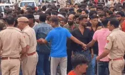 भीड़ ने डंडे के बल पर बाजार कराए बंद- एक्टिव हुई पुलिस ने किया... भीड़ ने डंडे के बल पर बाजार कराए बंद- एक्टिव हुई पुलिस ने किया...