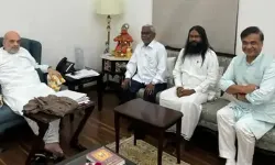 गृहमंत्री से मुलाकात के बाद डील फाइनल- पूर्व CM को मिला नया ठौर ठिकाना गृहमंत्री से मुलाकात के बाद डील फाइनल- पूर्व CM को मिला नया ठौर ठिकाना