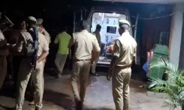 राहगीर को बचाने की कोशिश में तालाब में पलटी पुलिस की जीप- महिला...