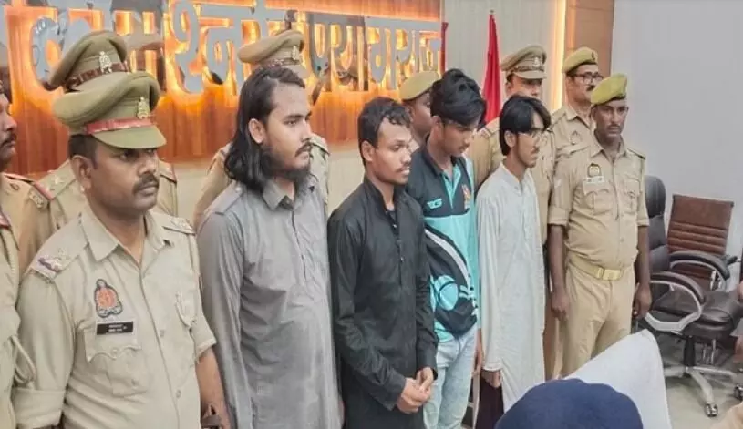 मदरसे में चलता मिला नकली नोट छापने का कारखाना- 4 अरेस्ट मदरसे में चलता मिला नकली नोट छापने का कारखाना- 4 अरेस्ट