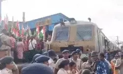 BJP का बांग्ला बंद- रोकी ट्रेन एवं बस- मौके पर पहुंची पुलिस ने लिया...