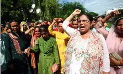 टिकट वितरण को लेकर बवाल- BJP दफ्तर के सामने महिलाओं का हंगामा