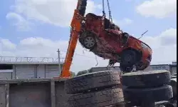 सीमेंट से भरे ट्रेलर ने निकाला कार का कचूमर- मां बेटे समेत 4 लोगों.... सीमेंट से भरे ट्रेलर ने निकाला कार का कचूमर- मां बेटे समेत 4 लोगों....