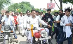 रैली के दौरान चलाई पूर्व डिप्टी चीफ मिनिस्टर की बाइक का चालान रैली के दौरान चलाई पूर्व डिप्टी चीफ मिनिस्टर की बाइक का चालान