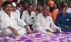 धरना देकर बैठे पूर्व मंत्री अपने ही बेटे की पार्टी की सरकार पर उबले धरना देकर बैठे पूर्व मंत्री अपने ही बेटे की पार्टी की सरकार पर उबले