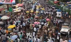 NHM कर्मी और पुलिस हुई आमने सामने- जोरदार झड़प के बीच लगे नारे NHM कर्मी और पुलिस हुई आमने सामने- जोरदार झड़प के बीच लगे नारे