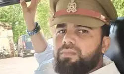 गाड़ी में बैठकर पुलिस की P कैप लगाकर रौब झाड़ रहा अहसान अरेस्ट गाड़ी में बैठकर पुलिस की P कैप लगाकर रौब झाड़ रहा अहसान अरेस्ट