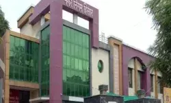 नगर निगम दफ्तर में जींस की नो एंट्री- अधिकारियों व कर्मचारियों के... नगर निगम दफ्तर में जींस की नो एंट्री- अधिकारियों व कर्मचारियों के...