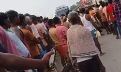 तेज रफ्तार हाईवा ने ट्रैक्टर में मारी टक्कर- ट्रैक्टर चालक की मौके.... तेज रफ्तार हाईवा ने ट्रैक्टर में मारी टक्कर- ट्रैक्टर चालक की मौके....