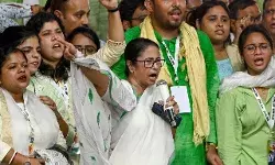 विरोध झेल रही ममता की अब बाहरी लोगों को धमकी- ठीक ढंग से रहे वर्ना...