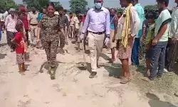 खेत में किसान की कुदाल से काटकर हत्या- परिजनों में मचा कोहराम खेत में किसान की कुदाल से काटकर हत्या- परिजनों में मचा कोहराम