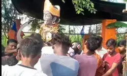 मंदिर में घुसे लोगों द्वारा मूर्ति खंडित करने को लेकर जबरदस्त हंगामा