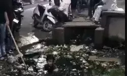 डिलीवरी देने आया जोमैटो ब्याय बाइक समेत नाले में गिरा मोबाइल गायब डिलीवरी देने आया जोमैटो ब्याय बाइक समेत नाले में गिरा मोबाइल गायब