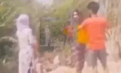 शोहदों की सरेराह छात्राओं से छेड़छाड़- रास्ते में रोककर फाड़े कपड़े