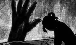 किडनैप के बाद बंधक बनाकर दलित छात्रा से चार युवकों ने किया दुष्कर्म किडनैप के बाद बंधक बनाकर दलित छात्रा से चार युवकों ने किया दुष्कर्म