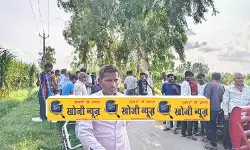 छात्राओं से छेड़छाड़- ग्रामीणों ने नकाबपोशों की तलाश में जंगल घेरा छात्राओं से छेड़छाड़- ग्रामीणों ने नकाबपोशों की तलाश में जंगल घेरा