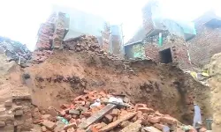 बारिश से गिरे मकान के मलबे में दबकर मासूम की मौत- जख्मी हुए 5 लोगों.. बारिश से गिरे मकान के मलबे में दबकर मासूम की मौत- जख्मी हुए 5 लोगों..