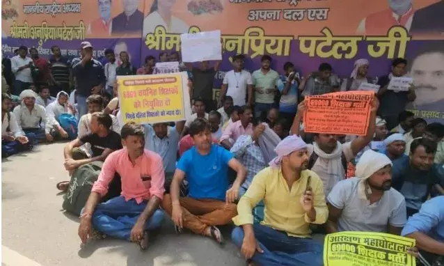 शिक्षक अभ्यर्थियों ने घेरा प्राविधिक शिक्षा मंत्री का आवास- महिला की..