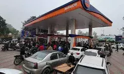 डीजल पेट्रोल हुआ महंगा- बिजली ने भी दिया झटका डीजल पेट्रोल हुआ महंगा- बिजली ने भी दिया झटका