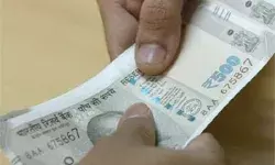 मुख्य आरक्षी को रिश्वत लेते रंगेहाथ दबोचा- तत्काल पहुंचे अन्य अधिकारी