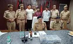 लूट का आज ही कर दिया खुलासा- साथियों संग भाई ने लूटे थे लाखों रूपये लूट का आज ही कर दिया खुलासा- साथियों संग भाई ने लूटे थे लाखों रूपये