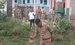 खनन माफियाओं का दुस्साहस- पुलिस जीप घेरी- सिपाही को मारी गोली खनन माफियाओं का दुस्साहस- पुलिस जीप घेरी- सिपाही को मारी गोली