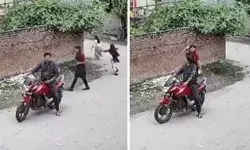 लड़कियों को देखते ही शोहदे ने रोकी बाइक- लड़की के पत्थर उठाते ही.. लड़कियों को देखते ही शोहदे ने रोकी बाइक- लड़की के पत्थर उठाते ही..