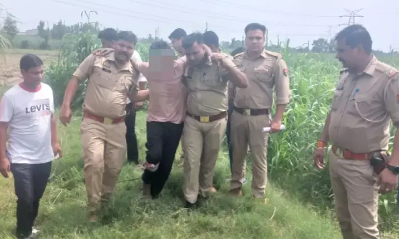 मुठभेड़ में इनामी बदमाश का पुलिस ने किया हाफ एनकाउंटर