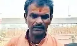 चेंजिंग रूम में कैमरा लगाकर महिलाओं को देखने वाला महंत हुआ लखटकिया