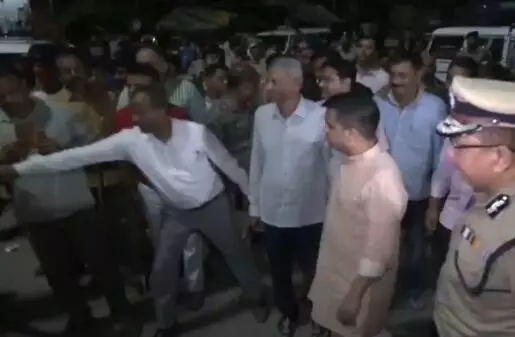 गणेश पूजा पंडाल पर पथराव से बवाल- जमकर तोड़फोड़ हंगामा- अब तक.. गणेश पूजा पंडाल पर पथराव से बवाल- जमकर तोड़फोड़ हंगामा- अब तक..