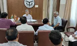 नदी को पुनर्जीवित करने के लिये डीएम ने अफसरों के साथ की मीटिंग