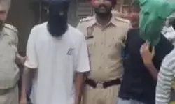 किशोरी को बाइक से घसीटते हुए मोबाइल लूटकर भागे लुटेरे अब चलने फिरने...