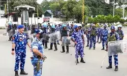 राजभवन पर पथराव एवं मशाल जुलूस से बिगड़े हालात- तीन जिलों में कर्फ्यू