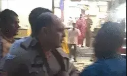 रिश्वतखोर दीवान को कॉलर पकड़कर घसीटकर ले गई विजिलेंस टीम रिश्वतखोर दीवान को कॉलर पकड़कर घसीटकर ले गई विजिलेंस टीम