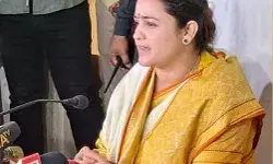 मुख्यमंत्री से मुलाकात के बाद नॉर्मल हुई अपर्णा यादव ने संभाला कार्यभार मुख्यमंत्री से मुलाकात के बाद नॉर्मल हुई अपर्णा यादव ने संभाला कार्यभार