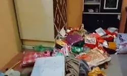 घर में घुसे बदमाशों ने परिवार को बनाया बंधक- लूटकर ले गए नकदी आभूषण घर में घुसे बदमाशों ने परिवार को बनाया बंधक- लूटकर ले गए नकदी आभूषण