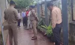 बाल संरक्षण गृह में किशोर ने बाथरूम में टी-शर्ट के सहारे फंदा लगाकर..