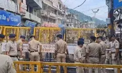 मस्जिद विवाद की चिंगारी कई शहरों में भडकी- जगह जगह जाम और प्रदर्शन मस्जिद विवाद की चिंगारी कई शहरों में भडकी- जगह जगह जाम और प्रदर्शन