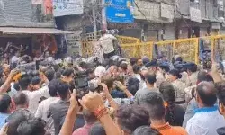 मस्जिद के अवैध निर्माण पर मंडी में बवाल- बैरिकेड तोड़ने की कोशिश मस्जिद के अवैध निर्माण पर मंडी में बवाल- बैरिकेड तोड़ने की कोशिश