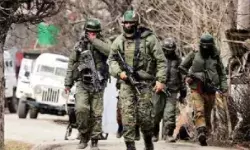 सुरक्षा बलों और आतंकवादियों के बीच हुई मुठभेड़ सुरक्षा बलों और आतंकवादियों के बीच हुई मुठभेड़