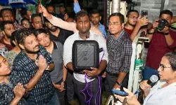 डॉक्टरों ने ठुकराई सीएम की खातिरदारी- बोले पहले न्याय फिर चाय डॉक्टरों ने ठुकराई सीएम की खातिरदारी- बोले पहले न्याय फिर चाय