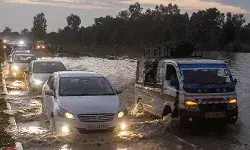 हाईवे पर जमा हुए 2 फीट पानी ने रोकी गाड़ियों की रफ्तार- एक लेन बंद