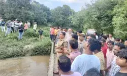 नदी पर नहाने गए किशोर ने पुल से लगाई छलांग- चारों तरफ मच गया कोहराम