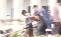 CM की सिक्योरिटी में बड़ी चूक- कार्यक्रम के दौरान स्टेज पर चढ़ा युवक CM की सिक्योरिटी में बड़ी चूक- कार्यक्रम के दौरान स्टेज पर चढ़ा युवक