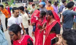 चर्च जा रहे लोगों के मुंह पर पोती कालिख- लगाए जय श्री राम के नारे चर्च जा रहे लोगों के मुंह पर पोती कालिख- लगाए जय श्री राम के नारे