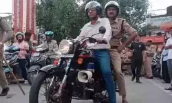 ट्रैफिक व्यवस्था देखने निकले SSP व DM को बाईक पर देख पब्लिक हैरान ट्रैफिक व्यवस्था देखने निकले SSP व DM को बाईक पर देख पब्लिक हैरान