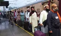 कड़ी सुरक्षा के बीच पिरान कलियर पहुंचाया पाक जायरीनों जत्था कड़ी सुरक्षा के बीच पिरान कलियर पहुंचाया पाक जायरीनों जत्था