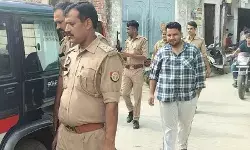 गिरफ्तारी के डर से सपा MLA पत्नी के साथ अंडरग्राउंड- बेटा लिया.. गिरफ्तारी के डर से सपा MLA पत्नी के साथ अंडरग्राउंड- बेटा लिया..