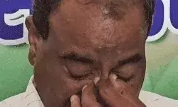 पूर्व मंत्री ने मीडिया के सामने टपकायें आंसू-बोले दलित हूं इसलिए उड़.. पूर्व मंत्री ने मीडिया के सामने टपकायें आंसू-बोले दलित हूं इसलिए उड़..